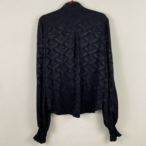 CAROLINE CONSTAS
Bette Plunging Twist-Front Floral Blouse Size L